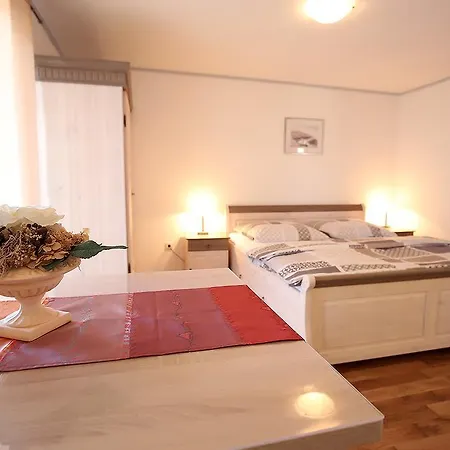 Haus Kozul 아파트